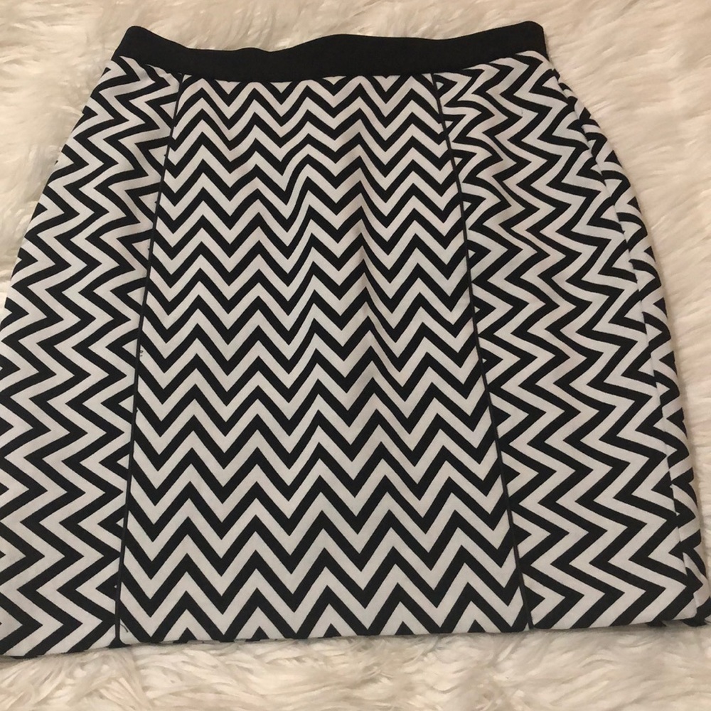 H&M Chevron Skit sz 12